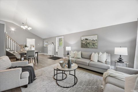 Photo 10 at 2 Rosswood Crescent, Bendale, Toronto