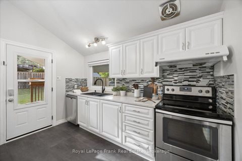 Photo 11 at 2 Rosswood Crescent, Bendale, Toronto