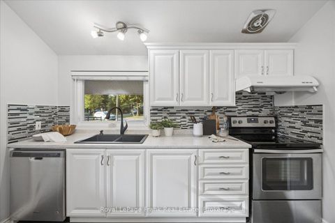 Photo 13 at 2 Rosswood Crescent, Bendale, Toronto