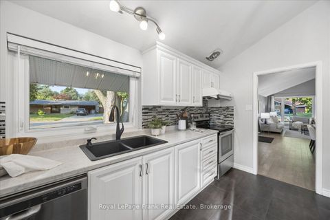 Photo 14 at 2 Rosswood Crescent, Bendale, Toronto