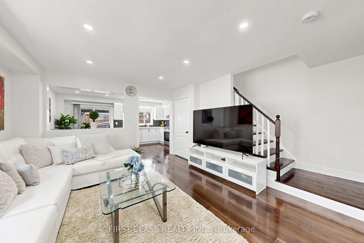 Photo 3 at 175 Tiller Trail, Fletcher's Creek Village, Brampton