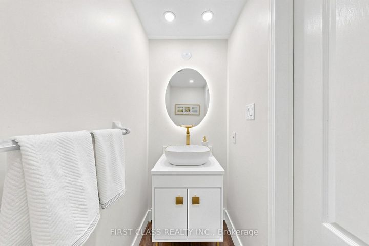 Photo 4 at 175 Tiller Trail, Fletcher's Creek Village, Brampton