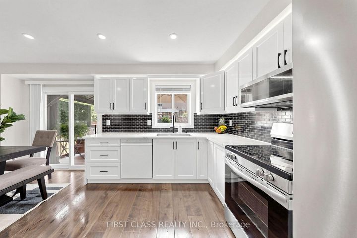 Photo 6 at 175 Tiller Trail, Fletcher's Creek Village, Brampton