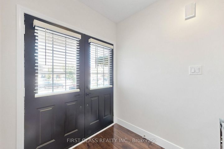 Photo 10 at 175 Tiller Trail, Fletcher's Creek Village, Brampton