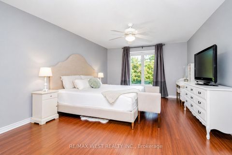 Photo 4 at 11 - 757 Sheppard Avenue W, Clanton Park, Toronto
