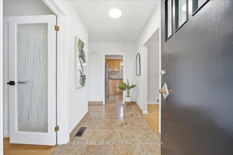 Photo 1 at 19 Decarie Circle, West Deane, Toronto