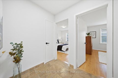 Photo 4 at 19 Decarie Circle, West Deane, Toronto
