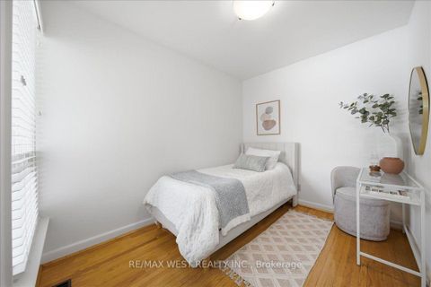 Photo 5 at 19 Decarie Circle, West Deane, Toronto