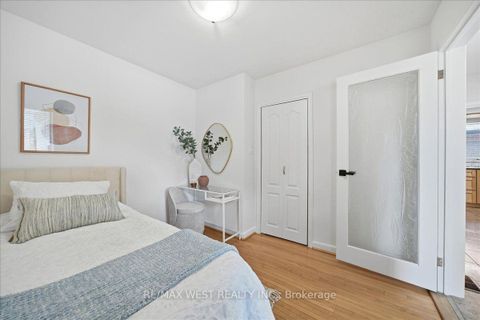 Photo 6 at 19 Decarie Circle, West Deane, Toronto