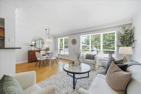 Photo 8 at 19 Decarie Circle, West Deane, Toronto