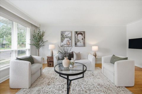 Photo 9 at 19 Decarie Circle, West Deane, Toronto