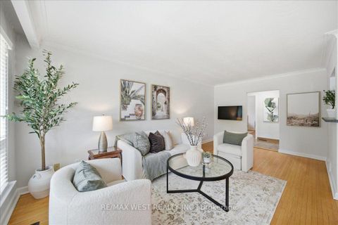 Photo 10 at 19 Decarie Circle, West Deane, Toronto