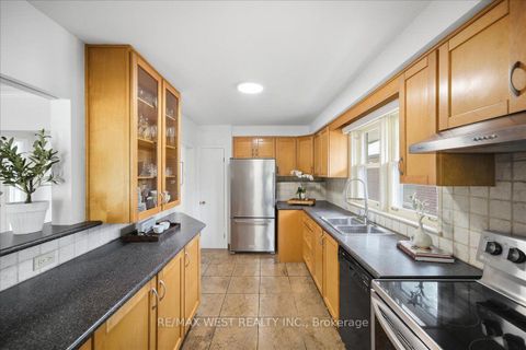 Photo 16 at 19 Decarie Circle, West Deane, Toronto