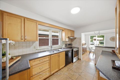 Photo 18 at 19 Decarie Circle, West Deane, Toronto