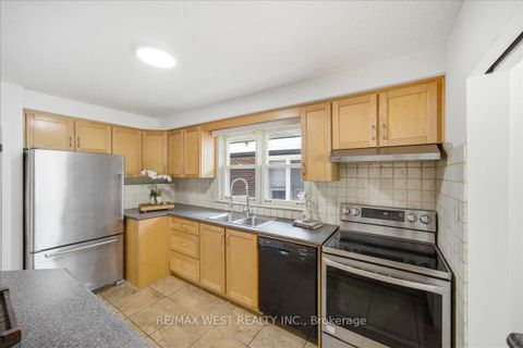 Photo 20 at 19 Decarie Circle, West Deane, Toronto