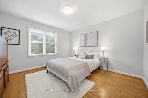 Photo 22 at 19 Decarie Circle, West Deane, Toronto