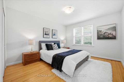 Photo 24 at 19 Decarie Circle, West Deane, Toronto