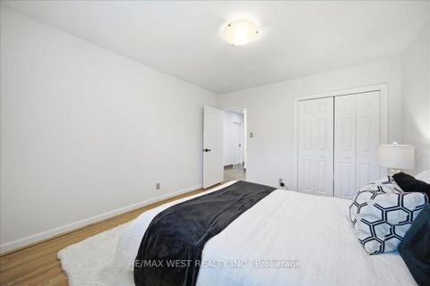 Photo 25 at 19 Decarie Circle, West Deane, Toronto