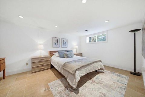 Photo 34 at 19 Decarie Circle, West Deane, Toronto