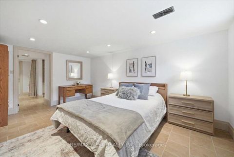 Photo 35 at 19 Decarie Circle, West Deane, Toronto