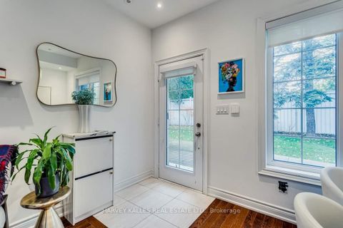 Photo 3 at 7 - 70 Hargrave Lane, York Mills, Toronto