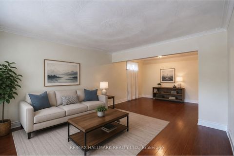 Photo 4 at 226 Lawrence Avenue, Harding, Richmond Hill