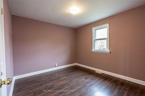 Photo 11 at 226 Lawrence Avenue, Harding, Richmond Hill