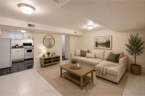 Photo 15 at 226 Lawrence Avenue, Harding, Richmond Hill
