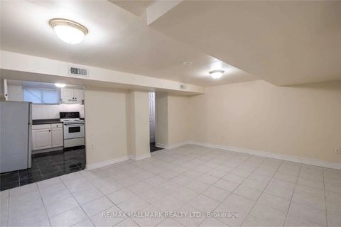 Photo 16 at 226 Lawrence Avenue, Harding, Richmond Hill
