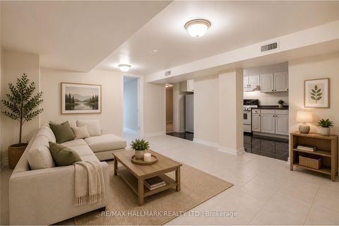 Photo 17 at 226 Lawrence Avenue, Harding, Richmond Hill
