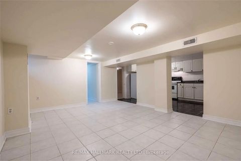 Photo 18 at 226 Lawrence Avenue, Harding, Richmond Hill