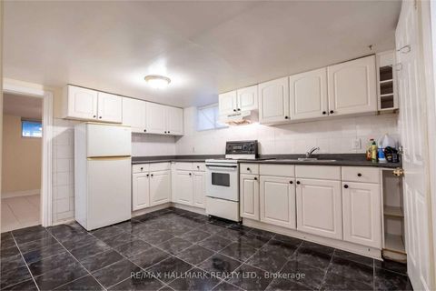 Photo 20 at 226 Lawrence Avenue, Harding, Richmond Hill