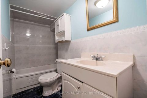 Photo 22 at 226 Lawrence Avenue, Harding, Richmond Hill