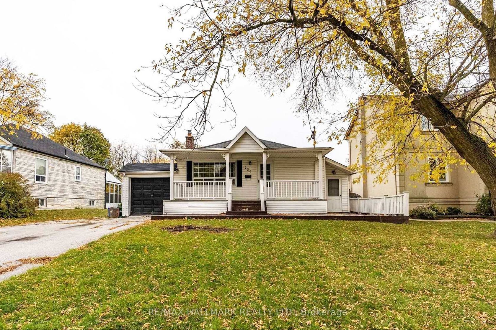 226 Lawrence Avenue, Harding, Richmond Hill photo number 2