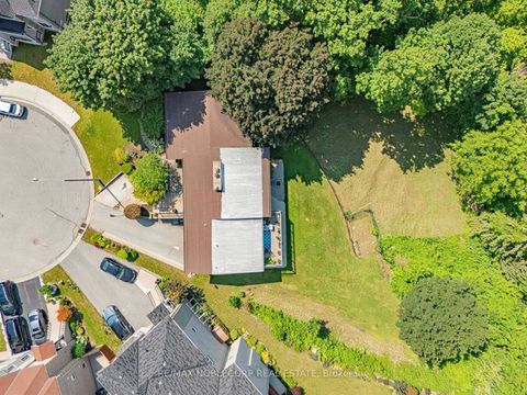 Photo 2 at 12 George McKenzie Court, Pelmo Park W5, Toronto