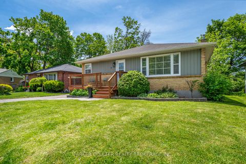 Photo 1 at 7 Oakley Park Square, Wellington, Barrie