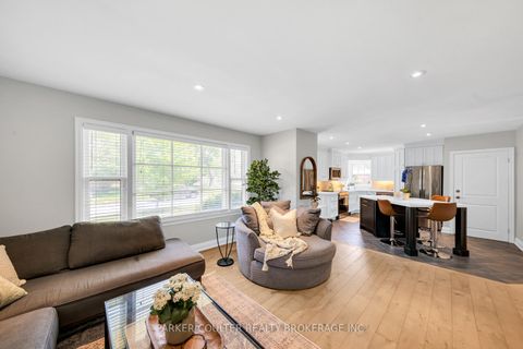 Photo 4 at 7 Oakley Park Square, Wellington, Barrie