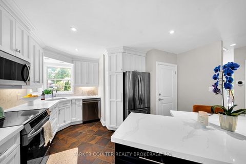 Photo 10 at 7 Oakley Park Square, Wellington, Barrie