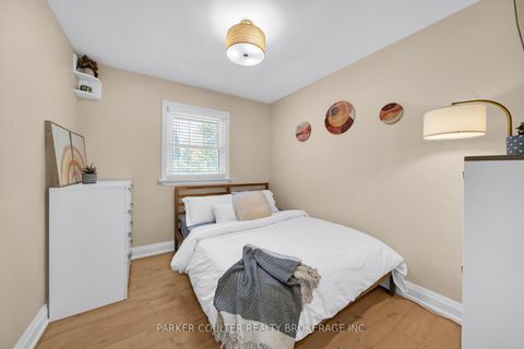 Photo 12 at 7 Oakley Park Square, Wellington, Barrie