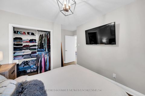 Photo 15 at 7 Oakley Park Square, Wellington, Barrie