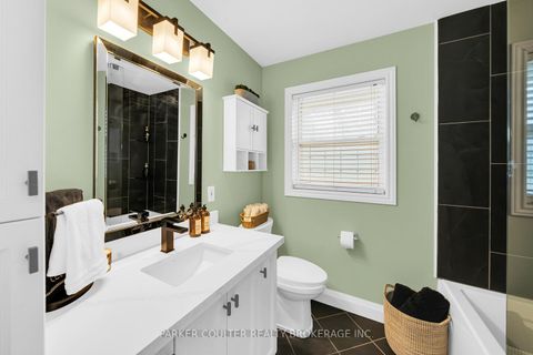 Photo 16 at 7 Oakley Park Square, Wellington, Barrie