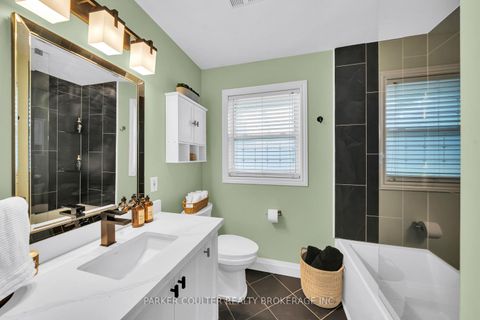 Photo 17 at 7 Oakley Park Square, Wellington, Barrie
