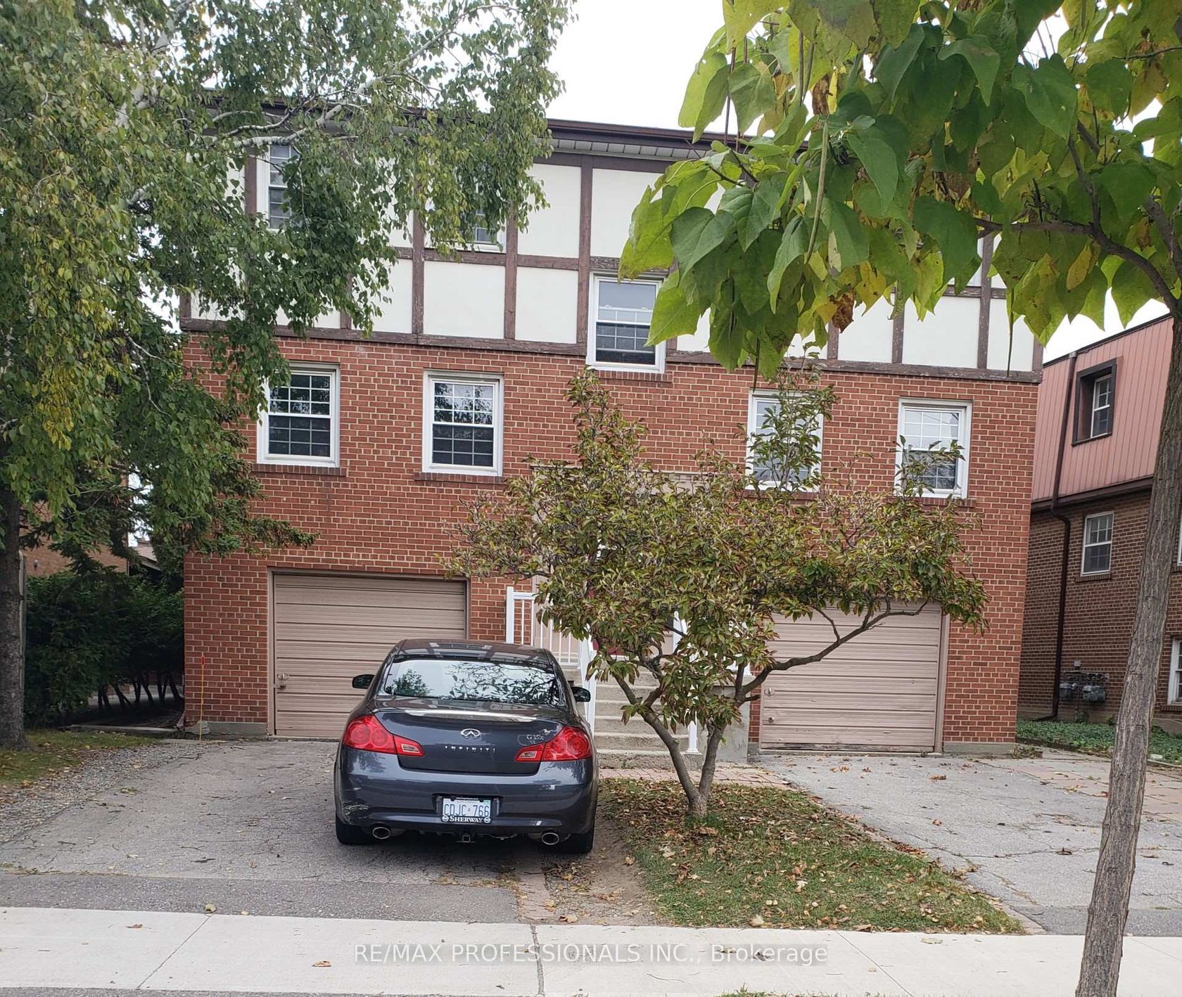 8 Bridesburg Drive, The Westway, Toronto 