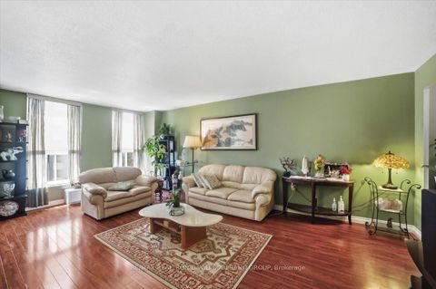 Photo 6 at 601 - 130 Neptune Drive, Lawrence, Toronto