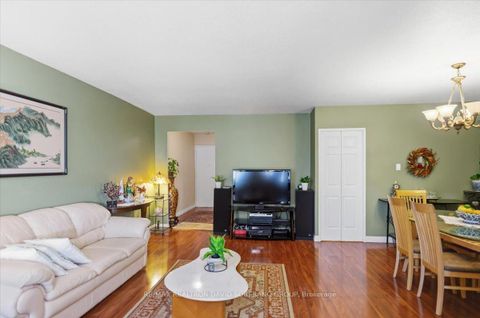 Photo 10 at 601 - 130 Neptune Drive, Lawrence, Toronto