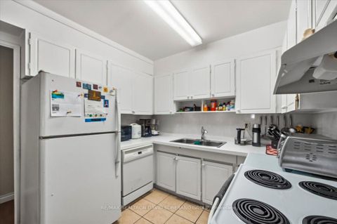 Photo 12 at 601 - 130 Neptune Drive, Lawrence, Toronto