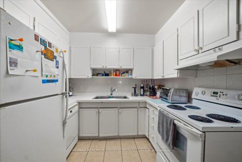 Photo 13 at 601 - 130 Neptune Drive, Lawrence, Toronto