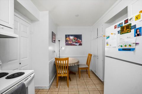 Photo 15 at 601 - 130 Neptune Drive, Lawrence, Toronto