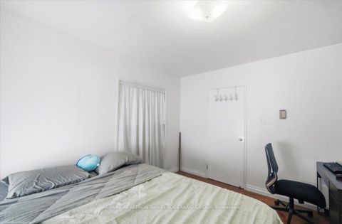 Photo 23 at 601 - 130 Neptune Drive, Lawrence, Toronto