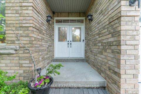 Photo 2 at 110 Velmar Drive, East Woodbridge, Vaughan